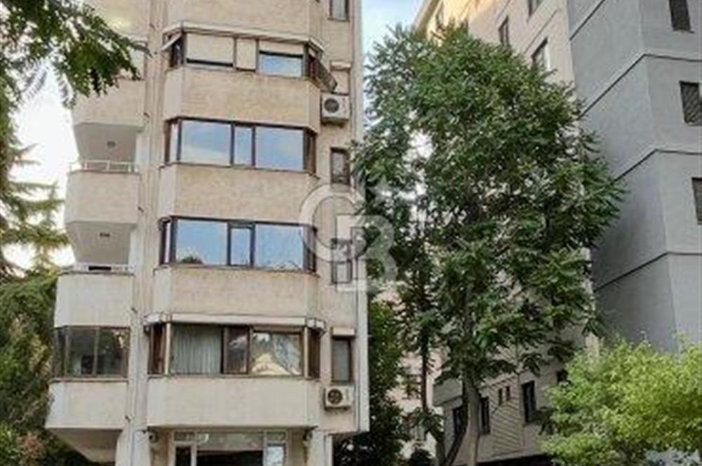 Caddebostan plaj yönünde içi yenilenmiş yatırımlık 4+1 daire