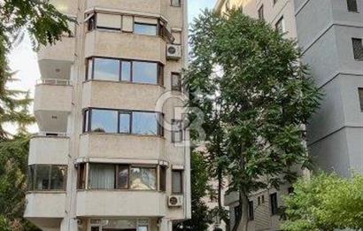 Caddebostan plaj yönünde içi yenilenmiş yatırımlık 4+1 daire