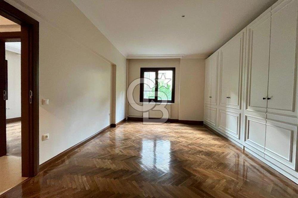 Caddebostan plaj yönünde içi yenilenmiş yatırımlık 4+1 daire