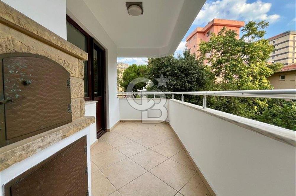 Caddebostan plaj yönünde içi yenilenmiş yatırımlık 4+1 daire