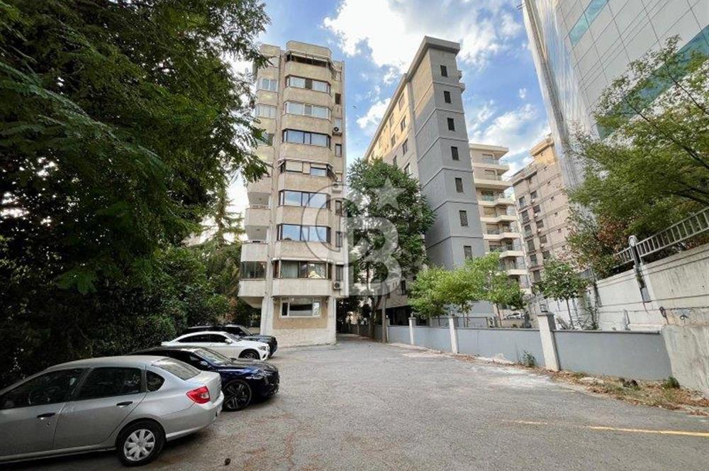 Caddebostan plaj yönünde içi yenilenmiş yatırımlık 4+1 daire