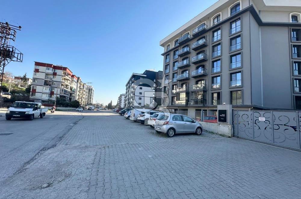 Çiğli Balatçıkda Site İçerisinde Havuz Cepheli 2+1 Kiralık Daire