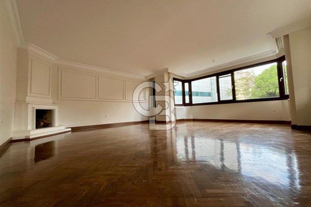 Caddebostan plaj yönünde içi yenilenmiş yatırımlık 4+1 daire