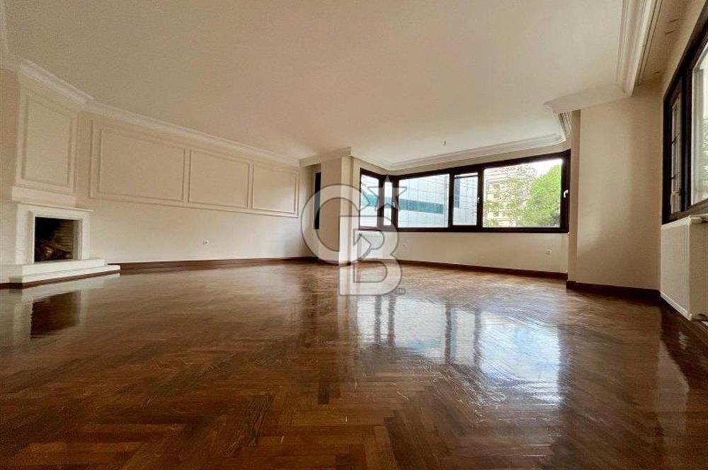 Caddebostan plaj yönünde içi yenilenmiş yatırımlık 4+1 daire