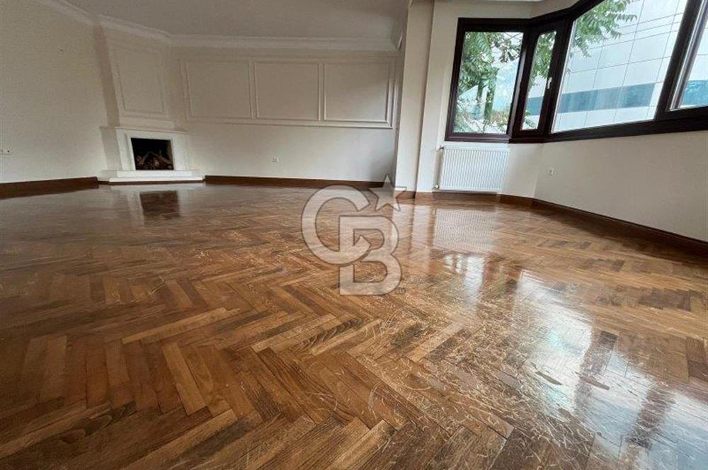 Caddebostan plaj yönünde içi yenilenmiş yatırımlık 4+1 daire