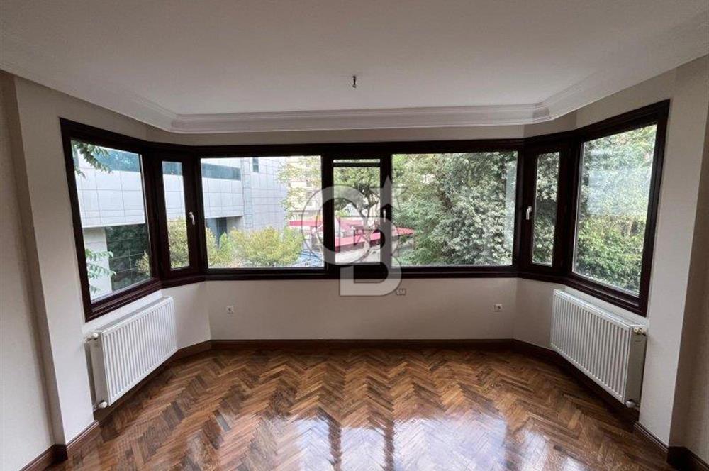 Caddebostan plaj yönünde içi yenilenmiş yatırımlık 4+1 daire