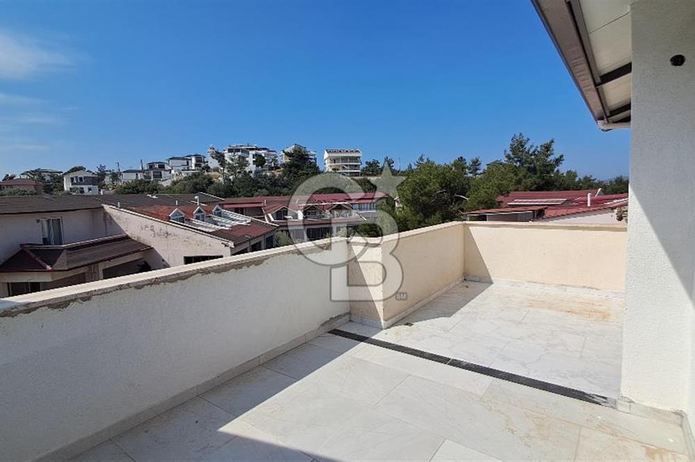 Didim Akbük'te Havuzlu Sitede Kiralık 2+1 Çatı Dubleksi
