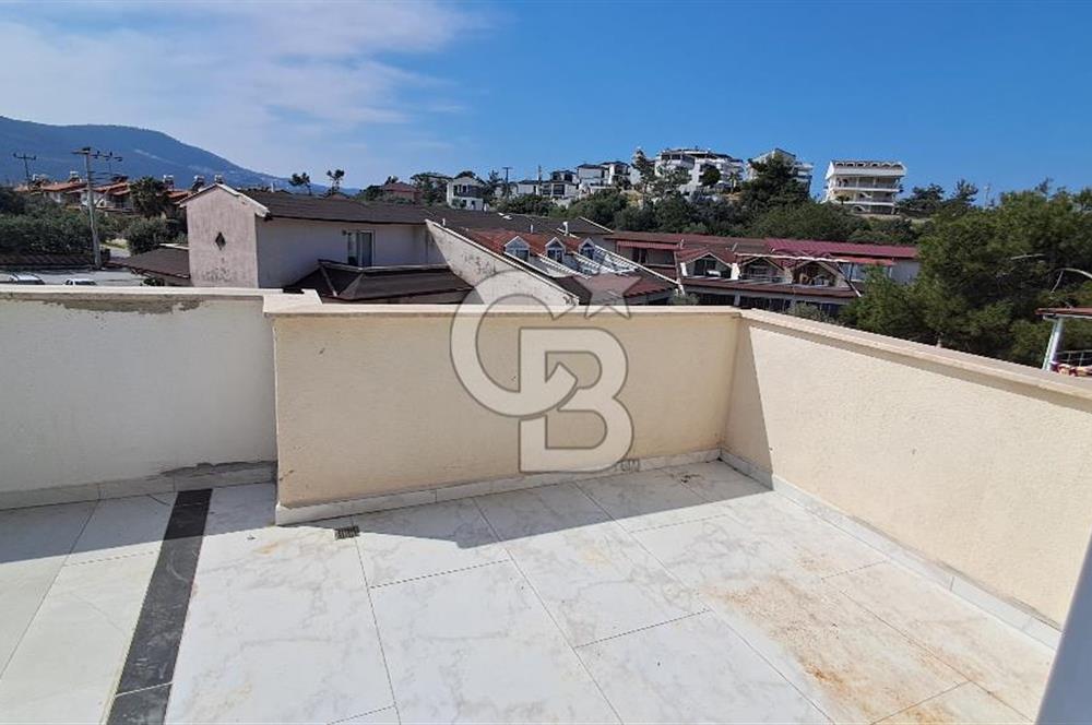 Didim Akbük'te Havuzlu Sitede Kiralık 2+1 Çatı Dubleksi
