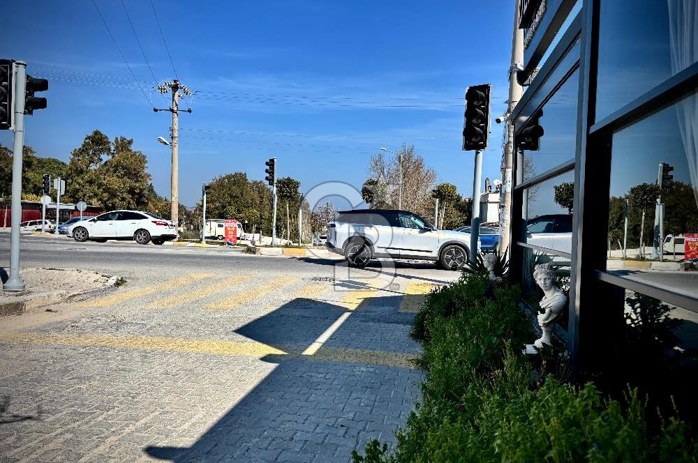 URLA MERKEZ’DE KÖŞE KONUMLU | YOĞUN YAYA-ARAÇ AKSINDA DEVREN KİRALIK İŞLETME