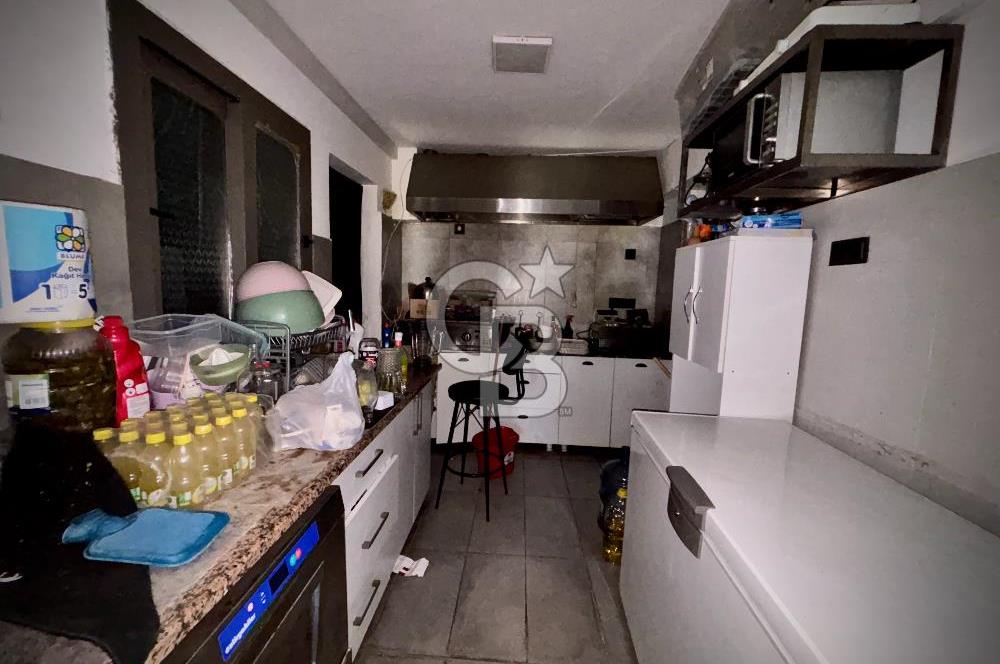 URLA MERKEZ’DE KÖŞE KONUMLU | YOĞUN YAYA-ARAÇ AKSINDA DEVREN KİRALIK İŞLETME