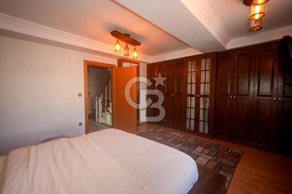 Ümraniye Atakant Mahallesi'nde Satılık 4+2 Villa