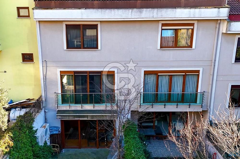 Ümraniye Atakant Mahallesi'nde Satılık 4+2 Villa