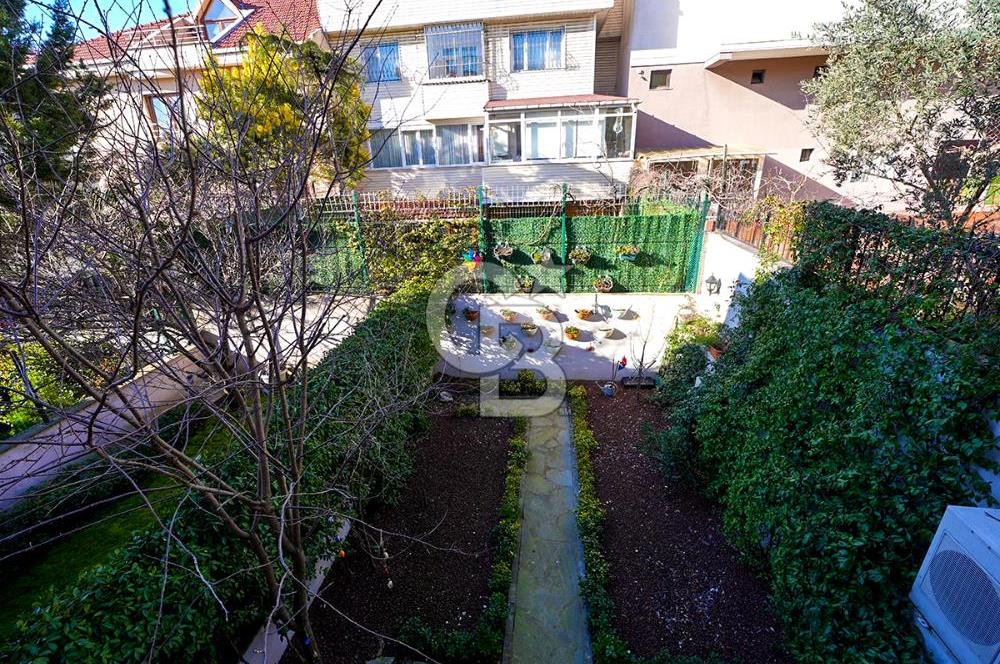 Ümraniye Atakant Mahallesi'nde Satılık 4+2 Villa