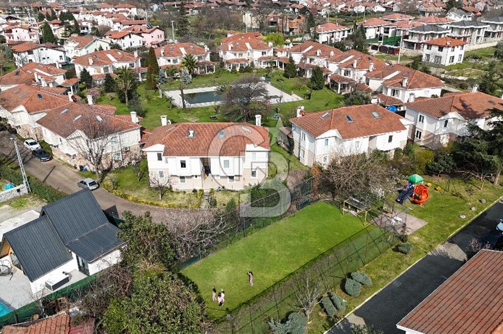 SAPANCANIN KALBİNDE HUZUR: SİTE İÇİNDE DOĞAYLA İÇ İÇE 3+1 VİLLA