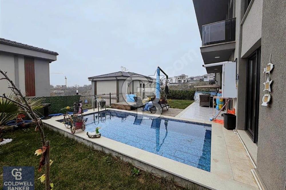 Başiskele Yuvacık'da TED Koleji Lokasyonunda Havuzlu,Lüks villa