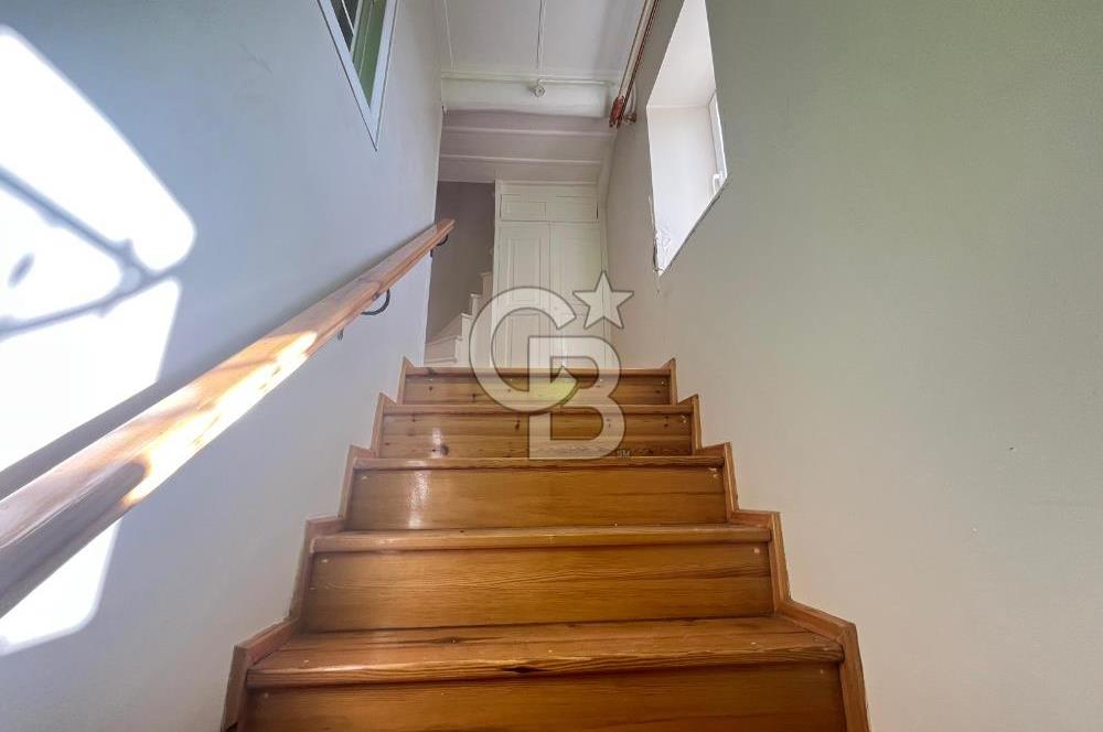 Ayvalık'ta Deniz ve Şehir Manzaralı 4+1 Müstakil Bahçeli Yaşam.