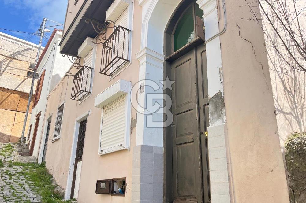 Ayvalık'ta Deniz ve Şehir Manzaralı 4+1 Müstakil Bahçeli Yaşam.