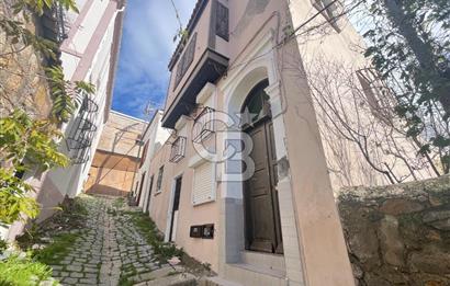 Ayvalık'ta Deniz ve Şehir Manzaralı 4+1 Müstakil Bahçeli Yaşam.