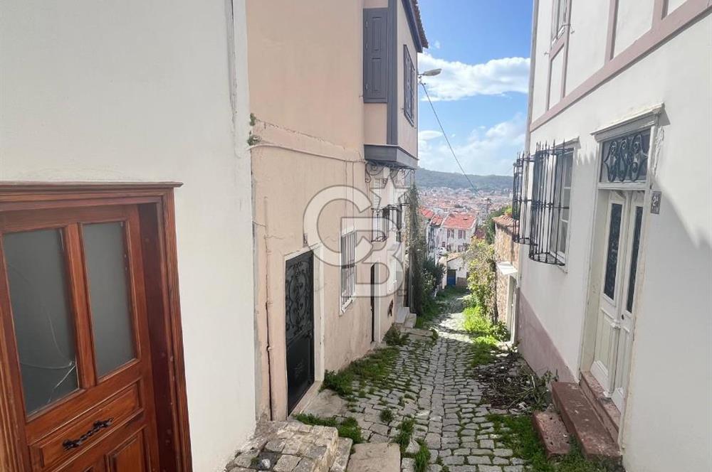 Ayvalık'ta Deniz ve Şehir Manzaralı 4+1 Müstakil Bahçeli Yaşam.