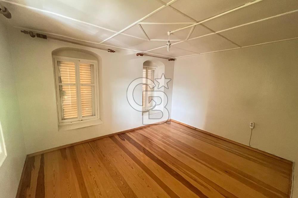 Ayvalık'ta Deniz ve Şehir Manzaralı 4+1 Müstakil Bahçeli Yaşam.