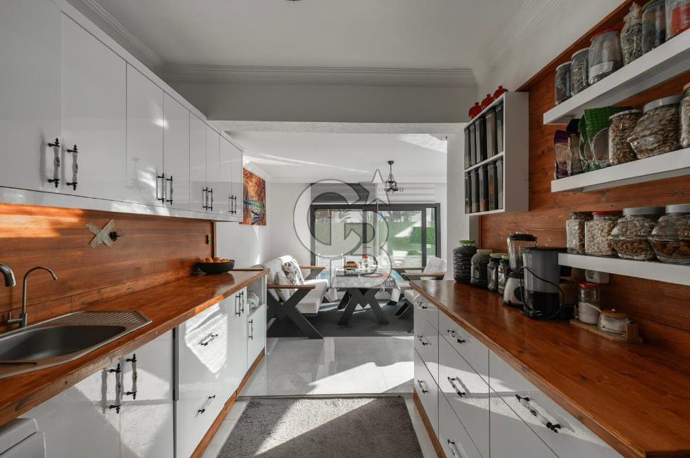 GÜZELBAHÇE/YALI MAH. 5+2 HAVUZLU DENİZE 50 METRE SATILIK VİLLA