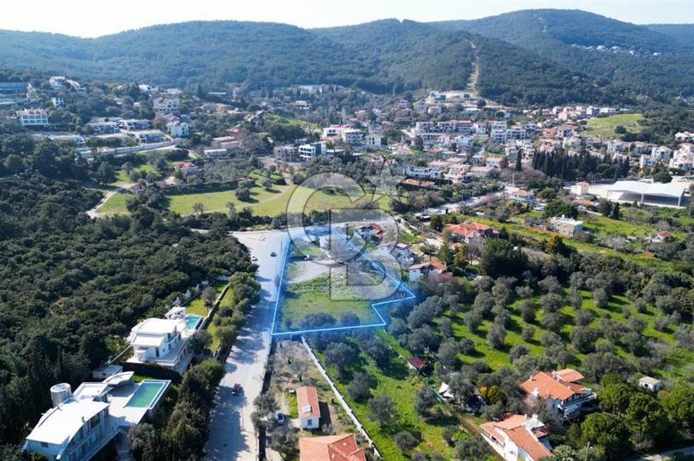 Çeşmealtı Denizli Mahallesinde Yola Çift Cephe Satılık Tarla