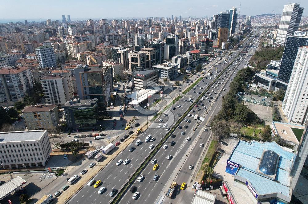 BOSTANCI KAVŞAĞI'NDA E-5 CEPHELİ KİRALIK KOMPLE BİNA