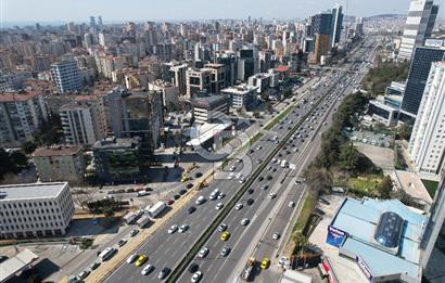 BOSTANCI KAVŞAĞI'NDA E-5 CEPHELİ KİRALIK KOMPLE BİNA