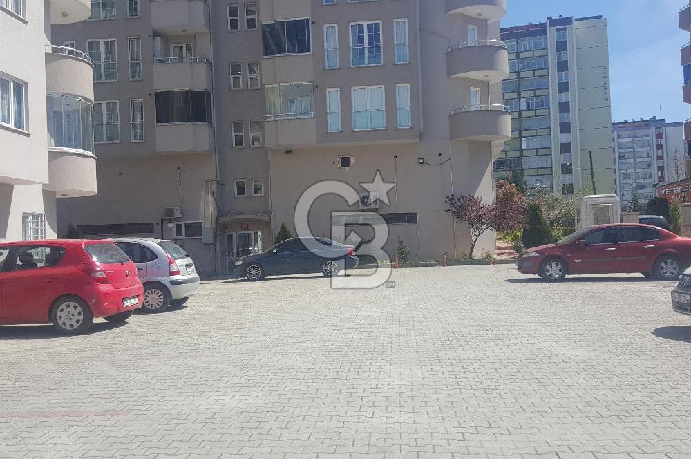 Yenikent'in (Mutlukent) en merkezi bölgesinde satılık daire.