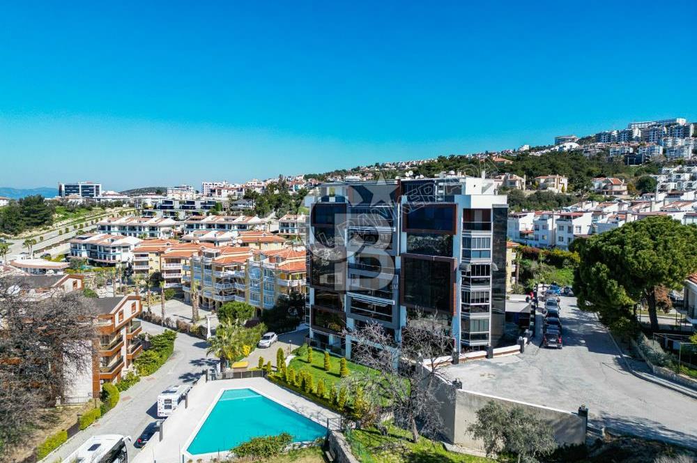 Kuşadası Marina’da 140 m² 2+1 Köşe Bahçe Katı Daire | Eşyalı | Kapalı Mutfak | Havuzlu Site