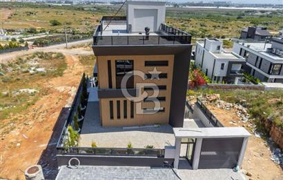 Ermenek Mahallesi'nde Lüks 4+2 Satılık Tripleks Villa