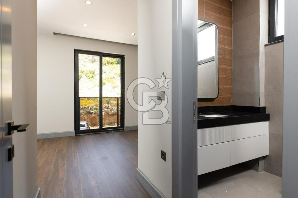 Ermenek Mahallesi'nde Lüks 4+2 Satılık Tripleks Villa