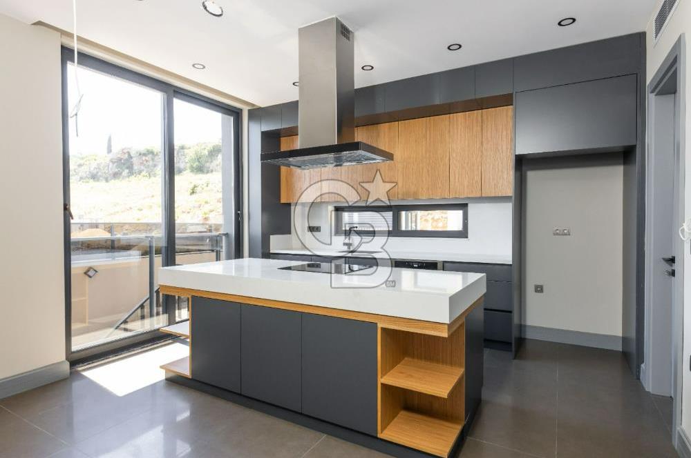 Ermenek Mahallesi'nde Lüks 4+2 Satılık Tripleks Villa