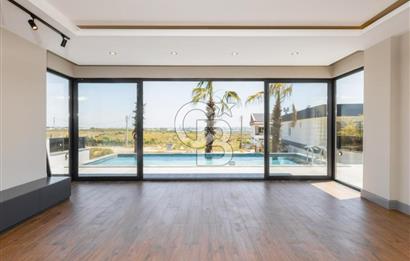 Ermenek Mahallesi'nde Lüks 4+2 Satılık Tripleks Villa