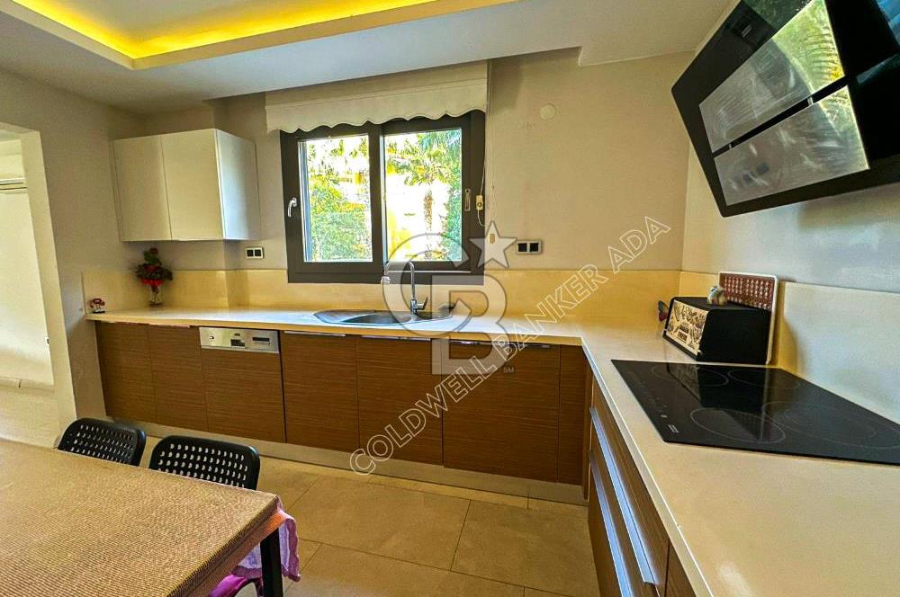 Kuşadası Marina’da 140 m² 2+1 Köşe Bahçe Katı Daire | Eşyalı | Kapalı Mutfak | Havuzlu Site