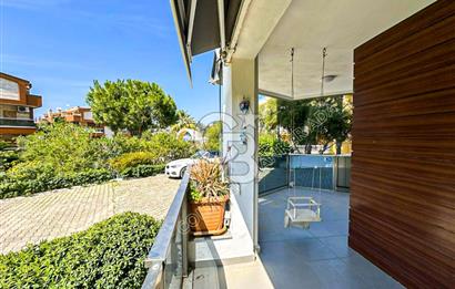 Kuşadası Marina’da 140 m² 2+1 Köşe Bahçe Katı Daire | Eşyalı | Kapalı Mutfak | Havuzlu Site