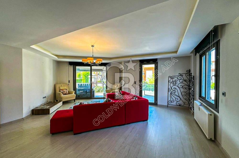 Kuşadası Marina’da 140 m² 2+1 Köşe Bahçe Katı Daire | Eşyalı | Kapalı Mutfak | Havuzlu Site