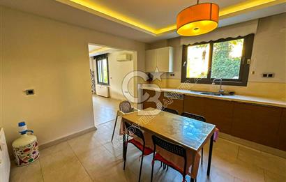 Kuşadası Marina’da 140 m² 2+1 Köşe Bahçe Katı Daire | Eşyalı | Kapalı Mutfak | Havuzlu Site