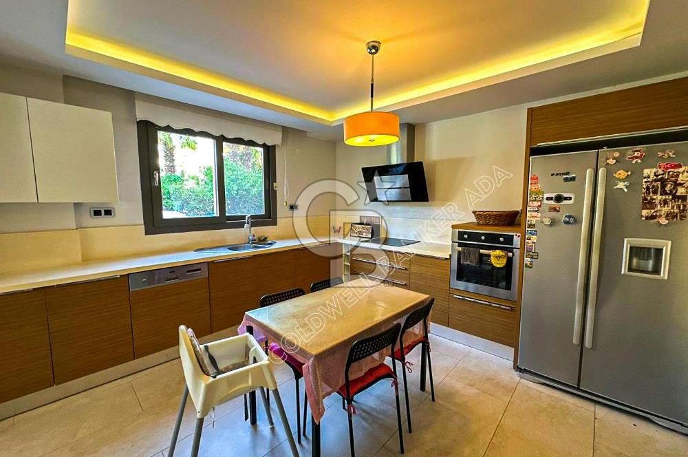 Kuşadası Marina’da 140 m² 2+1 Köşe Bahçe Katı Daire | Eşyalı | Kapalı Mutfak | Havuzlu Site