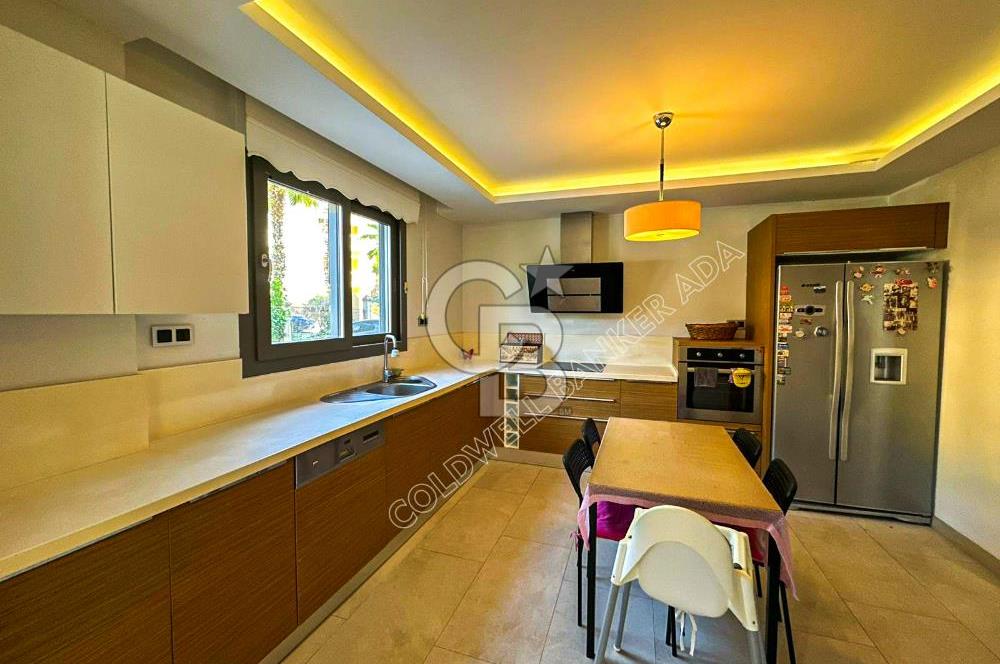 Kuşadası Marina’da 140 m² 2+1 Köşe Bahçe Katı Daire | Eşyalı | Kapalı Mutfak | Havuzlu Site