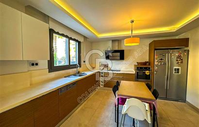 Kuşadası Marina’da 140 m² 2+1 Köşe Bahçe Katı Daire | Eşyalı | Kapalı Mutfak | Havuzlu Site