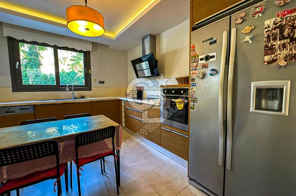 Kuşadası Marina’da 140 m² 2+1 Köşe Bahçe Katı Daire | Eşyalı | Kapalı Mutfak | Havuzlu Site