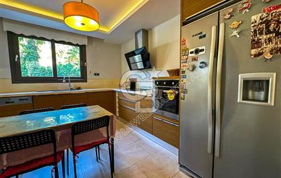 Kuşadası Marina’da 140 m² 2+1 Köşe Bahçe Katı Daire | Eşyalı | Kapalı Mutfak | Havuzlu Site