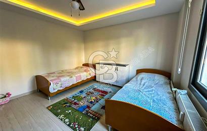 Kuşadası Marina’da 140 m² 2+1 Köşe Bahçe Katı Daire | Eşyalı | Kapalı Mutfak | Havuzlu Site