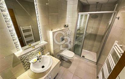 Kuşadası Marina’da 140 m² 2+1 Köşe Bahçe Katı Daire | Eşyalı | Kapalı Mutfak | Havuzlu Site