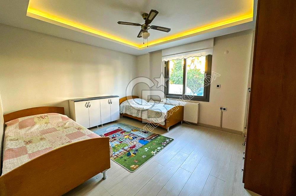 Kuşadası Marina’da 140 m² 2+1 Köşe Bahçe Katı Daire | Eşyalı | Kapalı Mutfak | Havuzlu Site