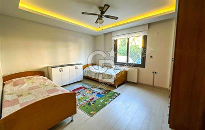 Kuşadası Marina’da 140 m² 2+1 Köşe Bahçe Katı Daire | Eşyalı | Kapalı Mutfak | Havuzlu Site