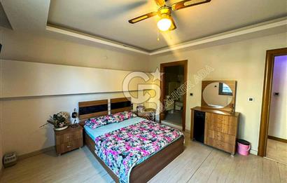 Kuşadası Marina’da 140 m² 2+1 Köşe Bahçe Katı Daire | Eşyalı | Kapalı Mutfak | Havuzlu Site