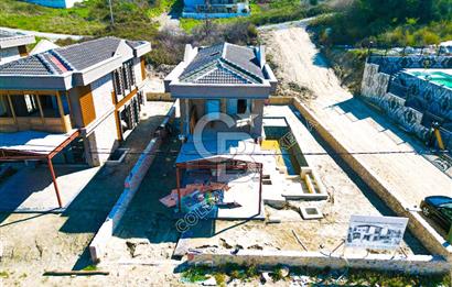 Kuşadası Yayla Köy'de Satılık Özel Havuzlu 4+1 Villa