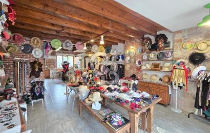 Küçükköy Merkezde Ticari Kullanımlı Bahçeli 3+1 Taş Ev